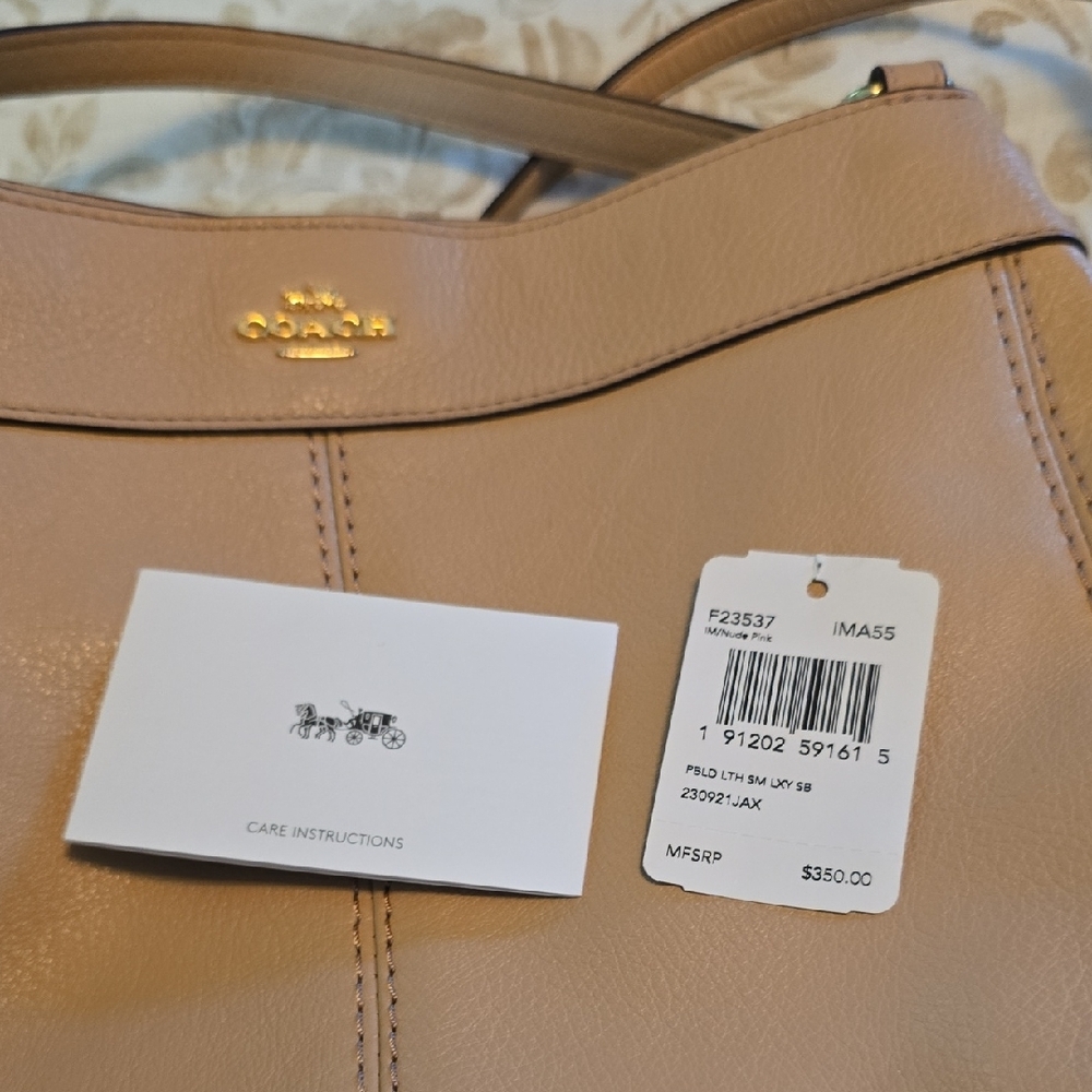 Coach Tan Leather Shoulder Bag with Classic Design - Picture 5 of 9
